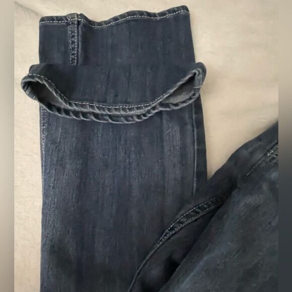 LIKE NEW Levi’s 10 Regular Levi’s 5-pocket boot cut medium wash blue denim jeans - Picture 2 of 13